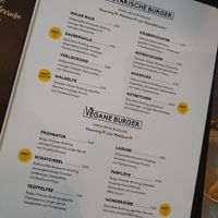 Viele vegetarische und vegane Burger stehen zur Auswahl at Peter Pane in Kassel