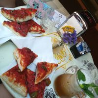Pizza con ice tea at Naama Cafè in Bologna