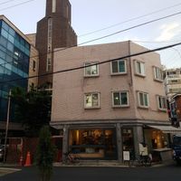The name appears to be changing, from Bottle Factory, to #Chaesujung.
Whatever it's called, it's still located just in front of Yeonhui-dong Church. at Bottle Lounge 보틀팩토리 in Seoul