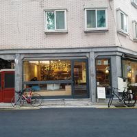 In English: Bottle Factory
In Korean: #채우장   (#Chaewoojung)
- opposite Yeonhui Chaeil Apartments, Building #20 at Bottle Lounge 보틀팩토리 in Seoul