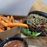 Pulled bbq and sweet potato fries at Two Monkeys in Copenhagen