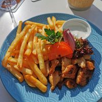 Gyros mit Tzatziki und Pommes (vegan) at Hotel Starke in Brilon