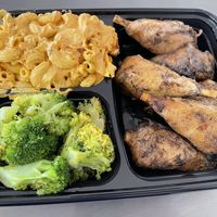 Cashew mac and cheese, jerk “chicken”, broccoli   at ELife - Anacostia Arts Center in Washington