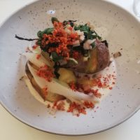 Gepofte aardappel, warmoes, wakame met witte wijnsaus, groene peper en parmezaan at Madonna in Ghent