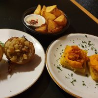 filled onion (with oat), salsify and buck's-horn plantain at Madonna in Ghent