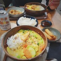 Curry bolw, mini loempia's en vegan calamaris at Liu Lin in Brussels