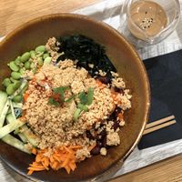 Salade avec des nouilles de riz et « poulet » de soja at Liu Lin in Brussels