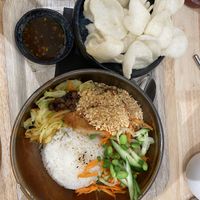 Crispy chicky bowl with non oyster oil crackers at Liu Lin in Brussels