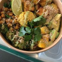 made my own bowl 😋 at Rå Bowls & Juices in Groningen