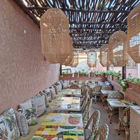 Dakterras (hier nog leeg maar meestal gezellig druk) at Naranj in Marrakech