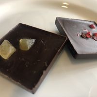 Chocolates de gengibre e pimenta rosa  at Hokkaido in Portalegre