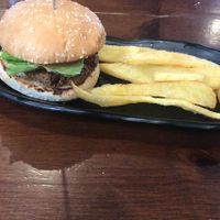 Hamburguesa vegana de avena con patatas at The Breen's Tavern in A Coruna