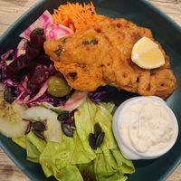 Tofish and Chips with mini veggie bowl at L'Ethiquete in Nantes