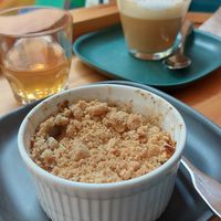 Apple crumble at L'Ethiquete in Nantes
