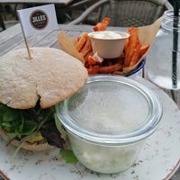 Vegan Dimitri burger with sweet potato fries at Jilles in Oostende