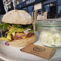 the hazelnutburger with guacamole at Jilles in Oostende