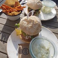two vegan burgers with sweet potato fries and salads on the side at Jilles in Oostende