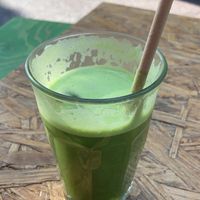 Jus detox (concombre, pomme, persil, céleri, gingembre, citron, curcuma)   at Coco & Nuts Concept Store in Marseille