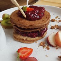 Berry pancakes with maple syrup at Combi in Eersel
