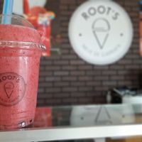 Smoothies with red fruits and tapioca at Root's in Cabo San Lucas