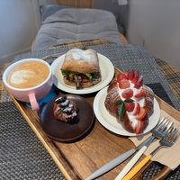 The best vegan bakery 😋 😱 at April and May 45 꽃피는 4월 밀익는 5월 in Busan