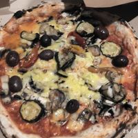 Vegan pizza "Mandrake" at Marrobbio in Sliema