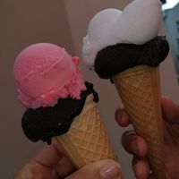 Dunkle Schokolade, Himbeere und Mango at Eiscafé Dolomiti in Bad Sackingen