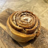 Cinnamon bun  at Gives a Fork in Geneva