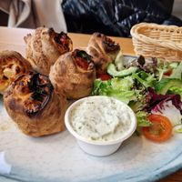 Vegan Pizza Rolls - So freakin' good and garlic dip at Urban Kitchen in Heidelberg