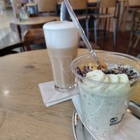Overnight oats, Oat latte at Le Coffee in Mannheim