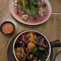 Onder bibimbap. Boven tofu katsu  at O Gambuzino in Lisbon