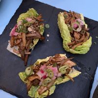 Alface com cogumelos  at O Gambuzino in Lisbon