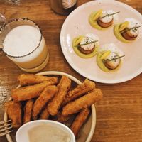 Sweet potato bites and vieiras at O Gambuzino in Lisbon