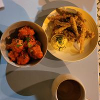 Sweet and sour cauliflower and tempura green beans with aioli at O Gambuzino in Lisbon