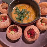 Gaspacho, pains croustillants at O Gambuzino in Lisbon