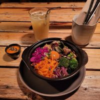 Bibimbap mit selbstgemachtem Ginger-Ale at O Gambuzino in Lisbon