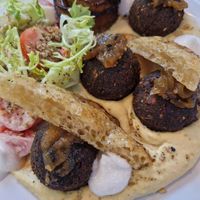 Falafel with hummus at O Gambuzino in Lisbon