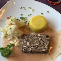 Kidney-Kichererbsen-Nussbraten mit Polenta und Blumenkohl   at Holzschuh's Schwarzwaldhotel in Baiersbronn