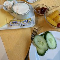 Frühstück mit veganem Käse und Joghurt at Holzschuh's Schwarzwaldhotel in Baiersbronn