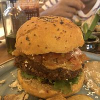 hamburguesa 😃 👌👌👌 at Bistroveg by Ouzo in Santa Marta