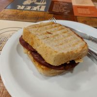 Lanche de pastrame, 100% vegano! at Hera Veggie in Sao Paulo