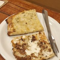 Focaccia na chapa com manteiga e cream cheese at Hera Veggie in Sao Paulo