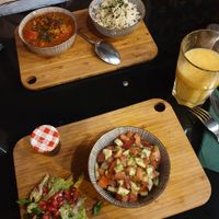 chili con vege and rice (top), tartar of tomatoes moroccan style (bottom) at Broc The Kasbah in Marrakech