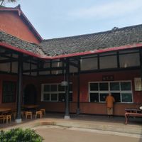The courtyard canteen inside Baguo Temple at Baoguo Temple 报国寺 in Emeishan