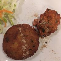 Aloo tikki and veg pakora at Assaggio d'India in Asti