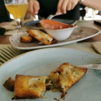 Rollitos de verduras con salsa agridulce at Grop in Lescala