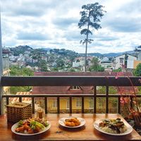 Comfy seat overlooking the valley at Sương Mai in Da Lat