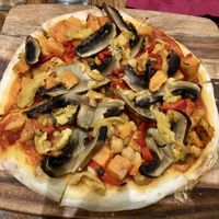 A delicious vegan pizza at Old Boundary Hotel in Bendigo