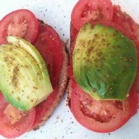 Tostada de aguacate y tomate con aceite de oliva at Caledonia Coffee in Salamanca