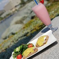 Snack by the sea 🌞 at Sailor's Rest in Limassol
